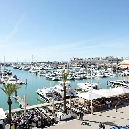 Marina Club - Sea Front - Apartamento *