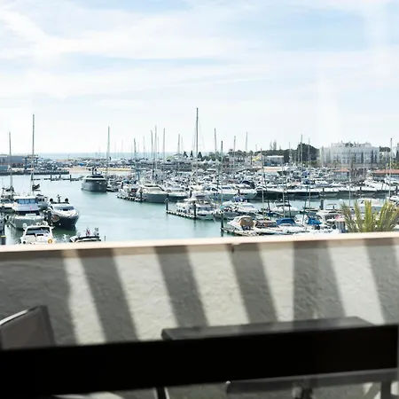 Appartement Marina Club - Sea Front - *