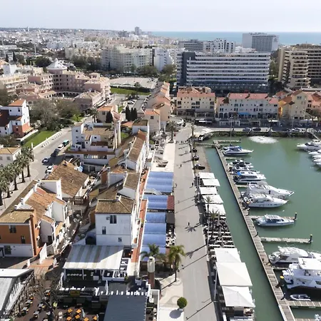 Appartement Marina Club - Sea Front - *